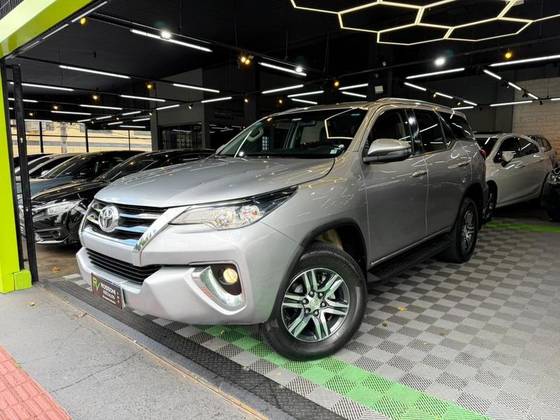 TOYOTA HILUX 2.7 SR 4X2 CD 16V FLEX 4P AUTOMÁTICO TOYOTA HILUX 2.7 SR 4X2 CD 16V FLEX 4P AUTOMÁTICO